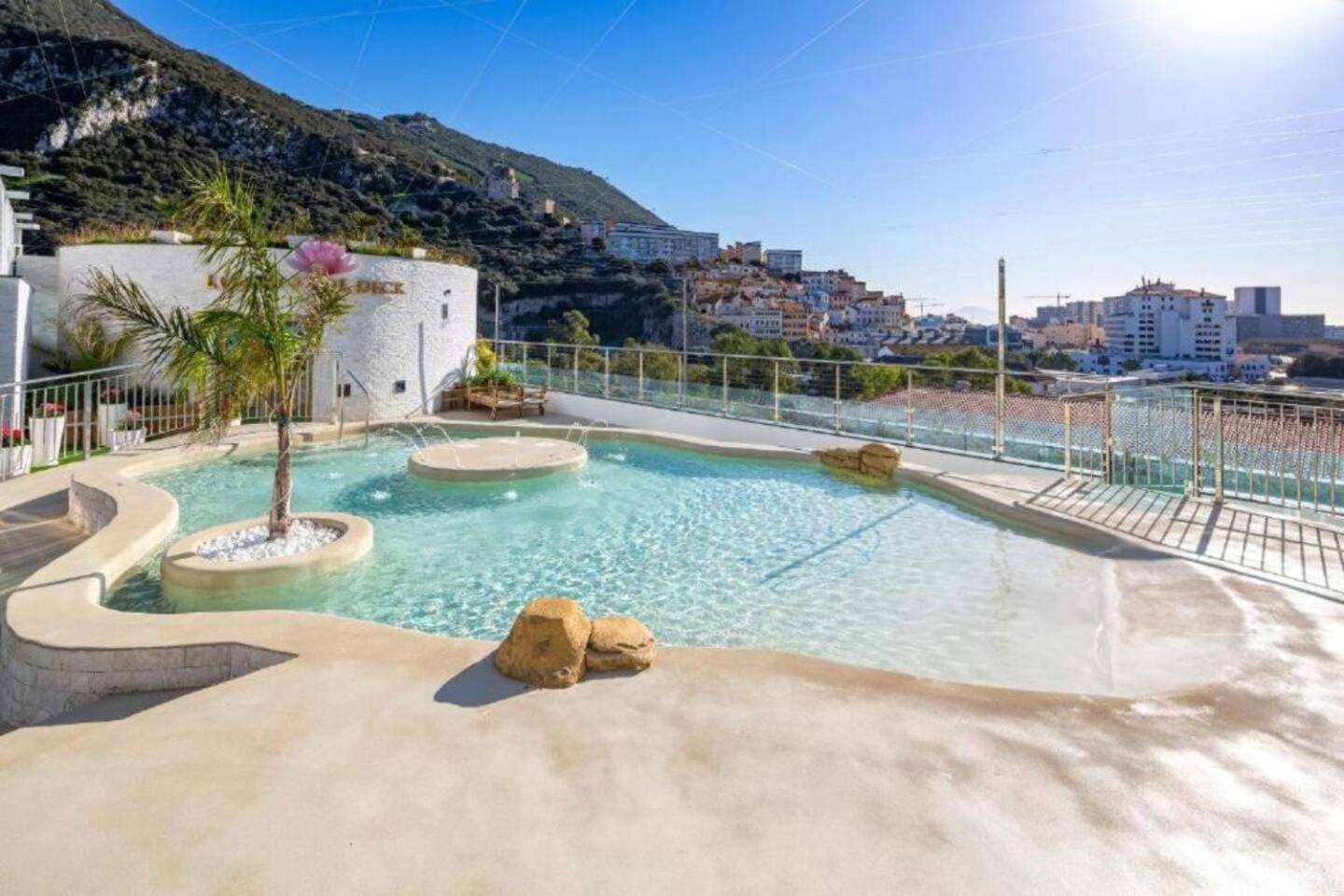 Urban Oasis At Luxurious Ocean Village Gibraltar Zewnętrze zdjęcie